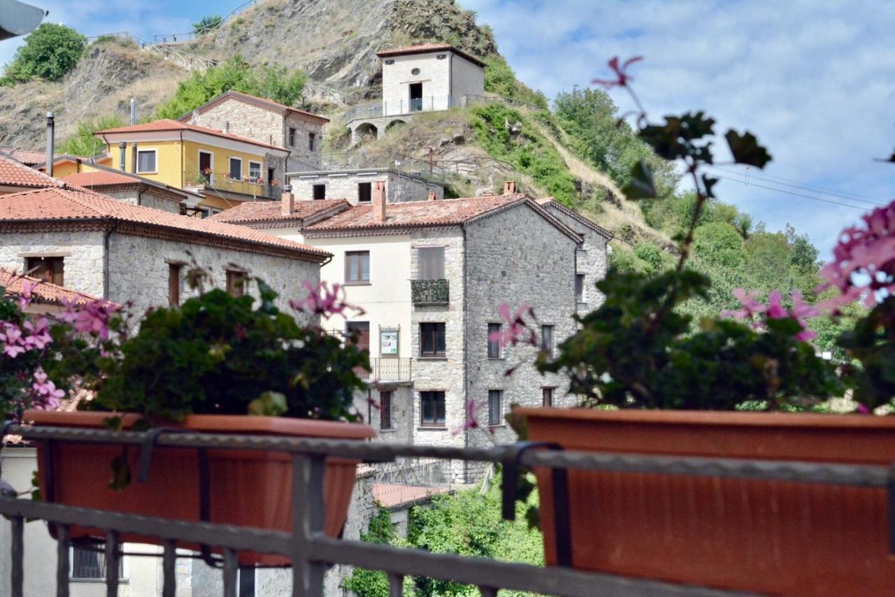 ساسو دي كاستالدا Borgo Manca Suite المظهر الخارجي الصورة