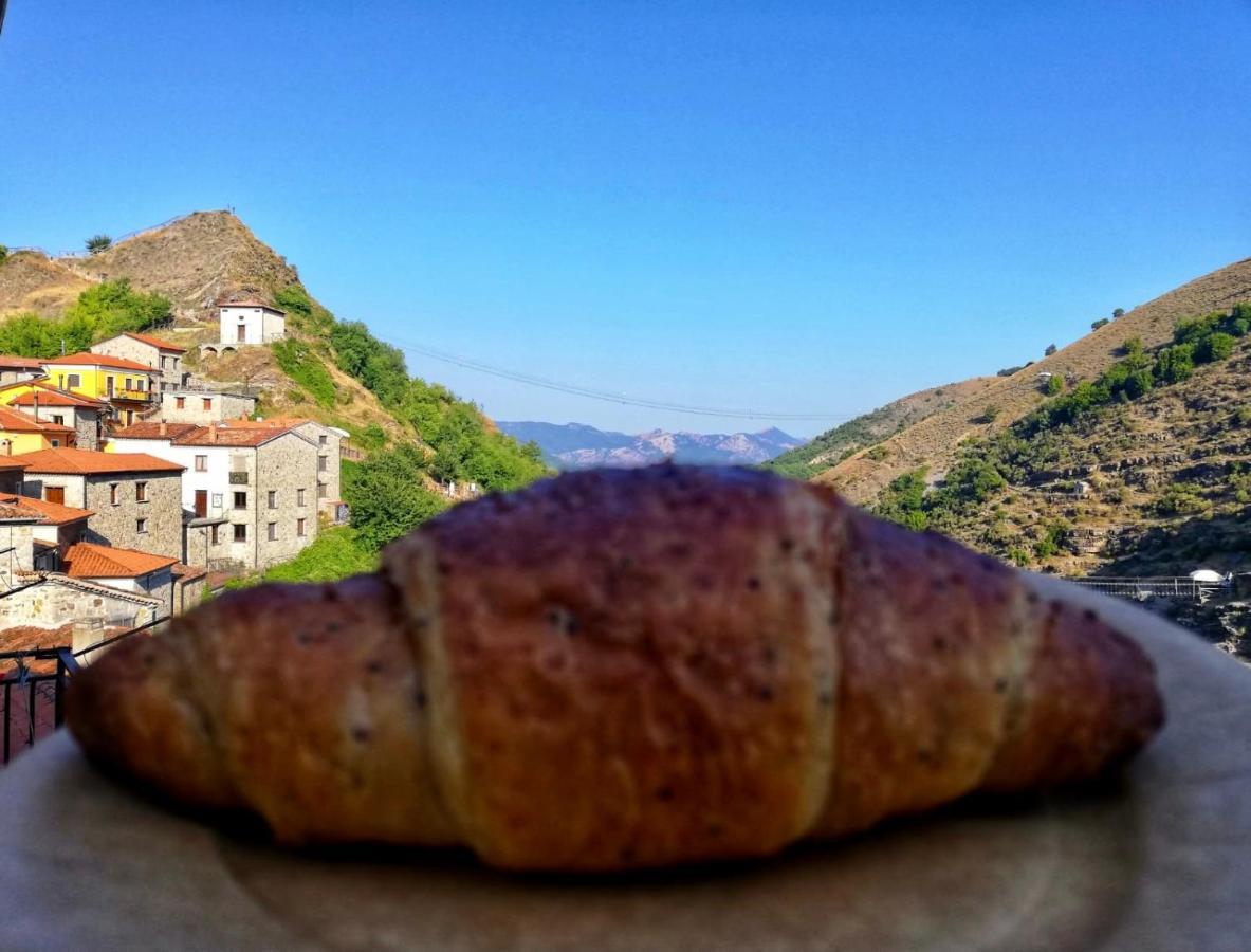 ساسو دي كاستالدا Borgo Manca Suite المظهر الخارجي الصورة